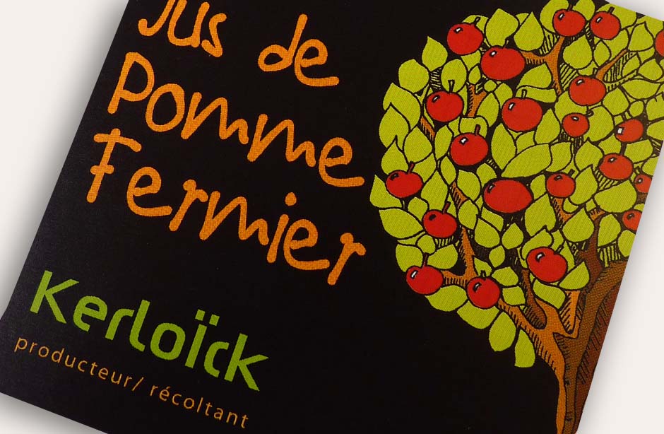 Etiquette jus de pomme fermier de Cidrerie Kerloïck, Plestan, Cotes d’Armor, papier super mat blanc en Quadri dessin original